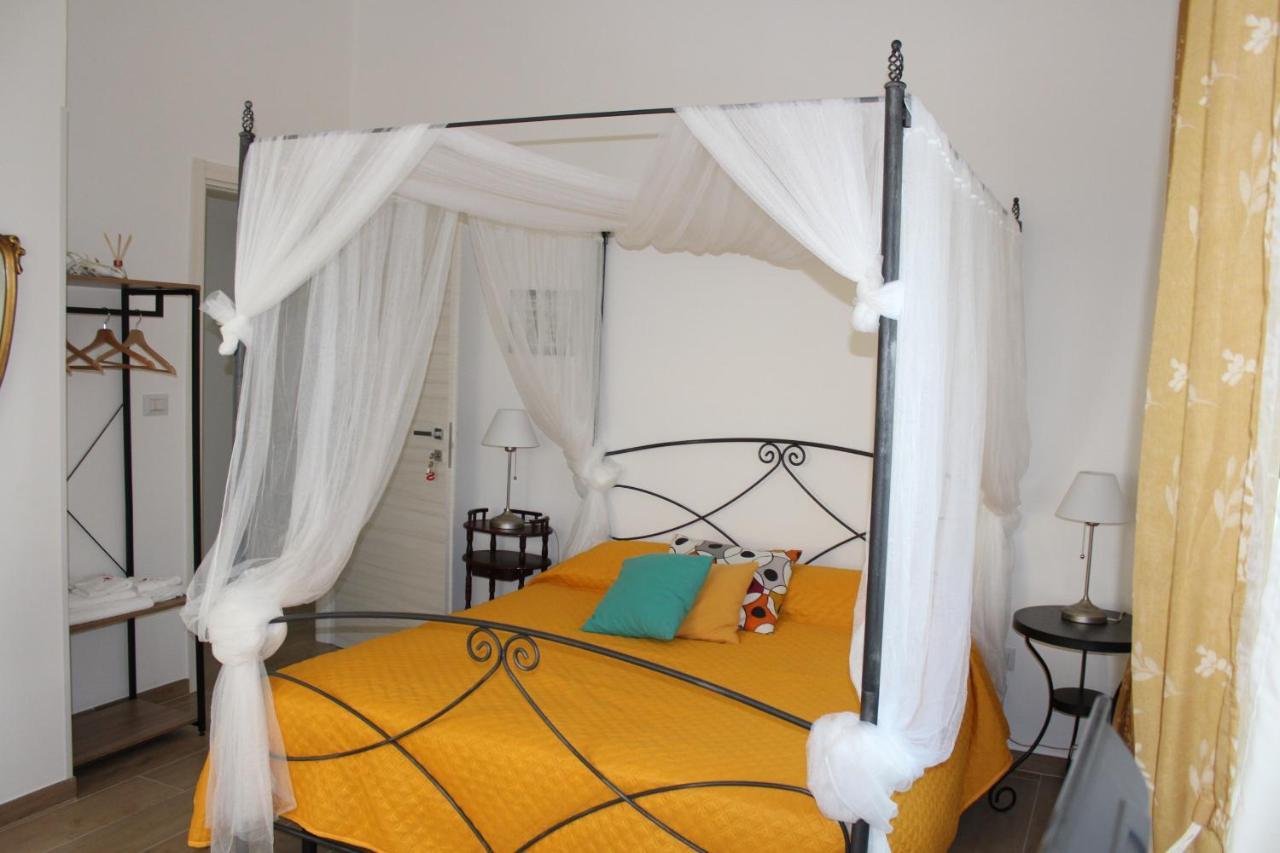 Coco & Lisbeth Bed And Breakfast Brindisi Bagian luar foto